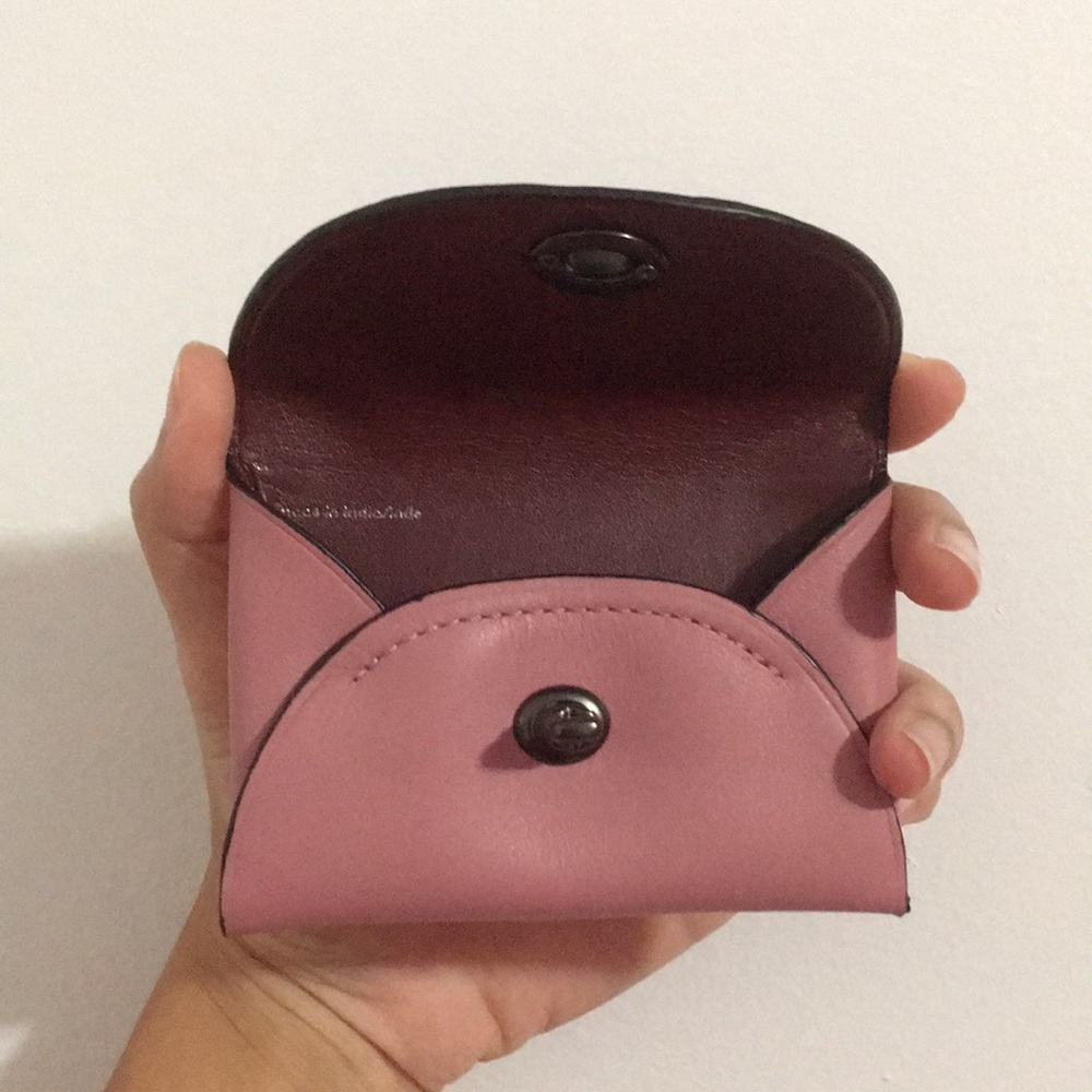 Small Light Pink Coach Leather Turnlock Opening Cardholder Wallet - Picture 3 of 5